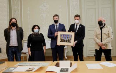 Обнаруженные в Чехии архивные документы М. Добужинского возвращены в Литву - obzor.lt - Литва - Культура