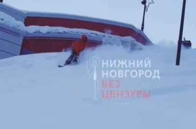 Заснежанная Чкаловская лестница стала трассой для нижегородских сноубордистов - vgoroden.ru - Нижний Новгород