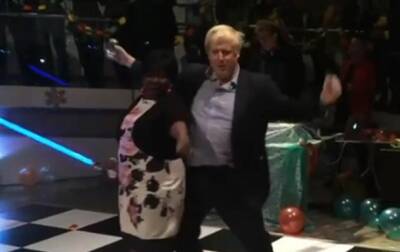 Борис Джонсон - Появилось видео танца премьер-министра Джонсона - korrespondent - Украина - Англия - Лондон - Великобритания - Видео
