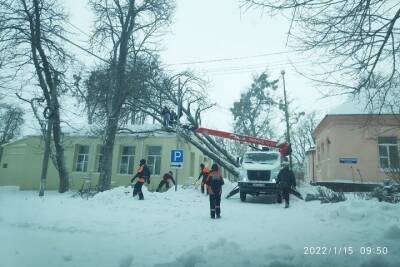 На Ставрополье продолжают восстанавливать объекты ЖКХ после урагана - kavkaz.mk.ru - Ставрополье