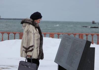 В Невельске почтили память рыбаков, погибших в Беринговом море 57 лет назад - sakhalin.info - Невельск - Бокситогорск