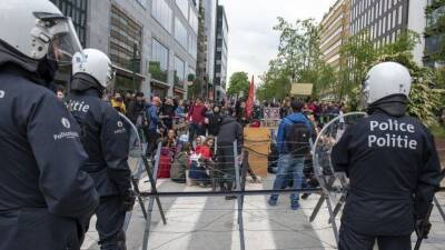 Бельгия - Штурм демократии: Брюссель стал центром антиковидных протестов в ЕС - 5-tv.ru - США - Англия - Бельгия - Канада - Брюссель - Протесты