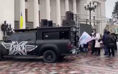 Возле Рады митингуют против COVID-ограничений - korrespondent - Украина - Киев - Бельгия - Брюссель - Видео - Протесты