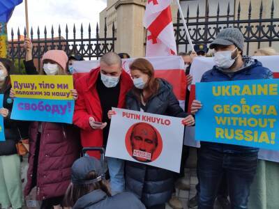 Под украинским посольством в Грузии прошла акция протеста - akcenty.com.ua - Россия - Украина - Грузия