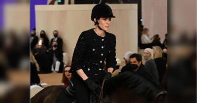 Chanel - Дочка принцеси Монако виїхала на подіум верхи на коні (відео) - fakty.ua - Украина - Монако