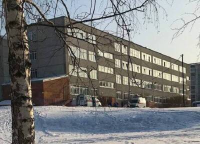 Из окна четвертого этажа школы в Томске выпал 14-летний восьмиклассник - province.ru - Томск - Томская обл.