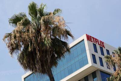 Билл Экман купил акции Netflix на $1 млрд после их краха - smartmoney.one - Reuters