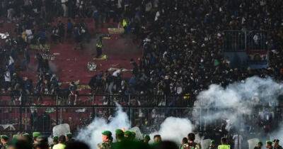 Sky News - Давка и слезоточивый газ: на футболе в Индонезии погибли 129 человек (ВИДЕО) - dsnews.ua - Украина - Индонезия