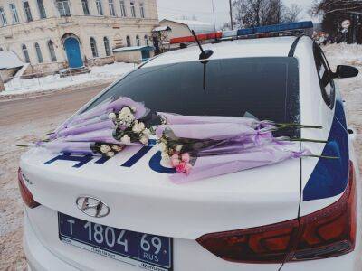 В Тверской области женщинам за рулем дарили цветы - afanasy.biz - Тверская обл.