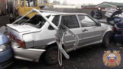 В Калининграде нетрезвый водитель врезался в столб и в пять припаркованных автомобилей - usedcars.ru - Калининград - Калининградская обл.