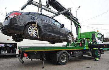 У белоруски машина исчезла со стоянки, а спустя пять лет за нее потребовали заплатить 2817 рублей - charter97.org - Белоруссия