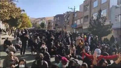 Аля Хаменеи - Протесты в Иране: более 400 погибших. Тегеран говорит о провокациях - svoboda.org - Иран - Тегеран - Азербайджан - Осло - Курдистан