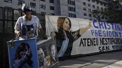 Суд в Аргентине приговорил вице-президента Кристину Фернандес де Киршнер к шести годам тюрьмы - ru.euronews.com - Аргентина