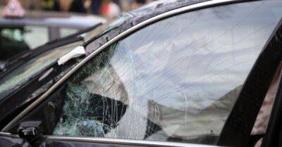 Пьяный полицейский врезался в стоявший автомобиль - rus.delfi.lv - Латвия