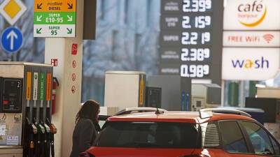 Автомобильная ассоциация: цены на бензин в США обновили исторический максимум - russian - США - Газ - Тасс