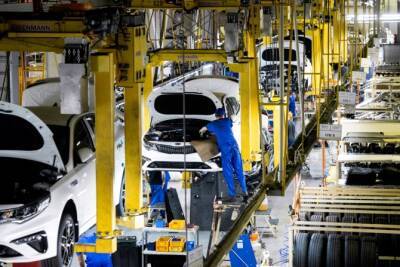 Выпуск легковых автомобилей продолжается лишь на четырех заводах в России - autostat.ru - Россия - Украина - Ижевск - Тольятти