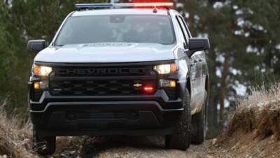 Пикап Chevrolet Silverado примерил полицейскую форму - usedcars.ru - США