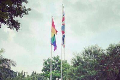 Михаил Гольд - Посла Британии в Джакарте вызвали в МИД из-за флага ЛГБТ - lenta.ua - Украина - Англия - Германия - Индонезия - Джакарта - Посольство - Великобритания