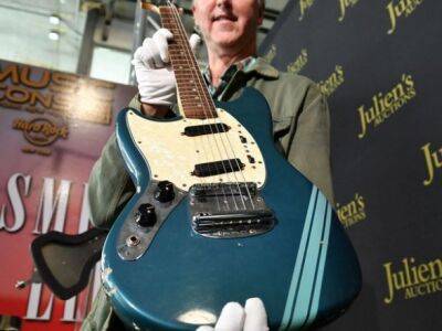 Курт Кобейн - Известную гитару Fender Курта Кобейна продали с молотка за почти 5 миллионов долларов - unn.com.ua - США - Украина - Киев - Лос-Анджелес - Нью-Йорк