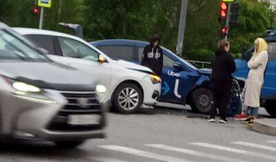 В Тюмени около сквера «Депутатов» разбился автомобиль агрегатора Uber - nashgorod.ru - Тюмень