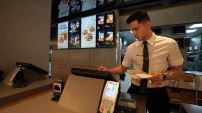 Освободилась касса: российский McDonald's раскрыл секреты перезапуска сети - smartmoney.one - Россия - county Mcdonald