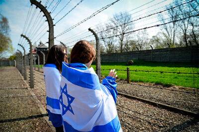 Яир Лапид - Павел Яблонский - Израиль отменил поездки старшеклассников в Польшу, обвинив последнюю в искажении Холокоста - bin.ua - Украина - Израиль - Германия - Польша - Варшава