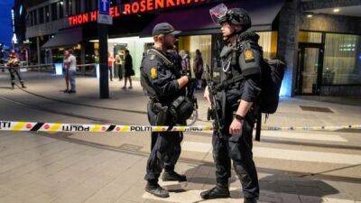 Йонас Гар - Подозреваемый в стрельбе в Норвегии обвинен в терроризме, прайд в Осло отменен по совету полиции - fokus-vnimaniya.com - Норвегия - Осло