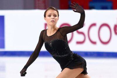 Анна Щербакова - Гуляев прокомментировал отсутствие фото Щербаковой в галерее ISU - sport.ru - Россия - Пекин - Тасс