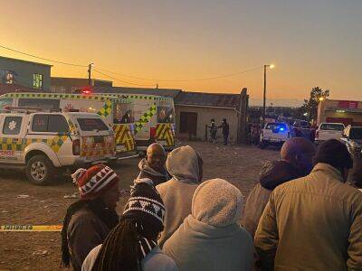 В южноафриканском баре при невыясненных обстоятельствах погибли более 20 подростков. Жертвам – от 13 до 17 лет - gordonua.com - Украина - Лондон - Юар