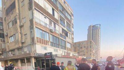 Полиция эвакуировала жильцов дома в Бат-Яме: со стен посыпались куски бетона - vesty.co.il - Израиль - Бат-Яма