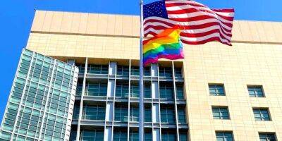 Посольство США в Москве вывесило на «площади ДНР» радужный флаг ЛГБТ - nv.ua - Москва - Россия - США - Украина - ДНР - Москва