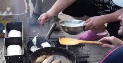 Жители Северодонецка готовят еду прямо на улице: циничное видео о жизни украинцев в оккупации - politeka.net - Украина - Северодонецк - Оккупанты