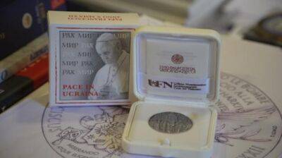 Ватикан выпустил памятную серебряную медаль, посвященную Украине (фото) - minfin.com.ua - Украина - Киев - Ватикан - Ватикан