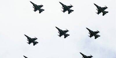 «Очень мощный ударный кулак». Военный эксперт рассказал, как Украине за короткое время развернуть эскадрилью F-16 - nv.ua - Россия - Украина - Киев - Польша - Дания - Азербайджан