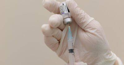 Великобритания одобрила вакцину сразу от двух штаммов коронавируса - focus.ua - Украина - Англия - Великобритания