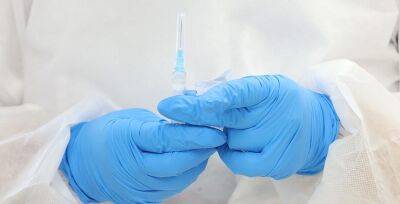 Великобритания стала первой страной в мире, одобрившей вакцину против омикрона - grodnonews.by - Англия - Белоруссия