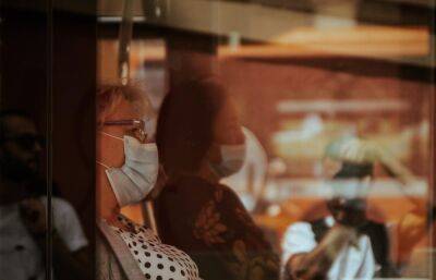 Анна Попова - Роспотребнадзор рекомендует носить маски в транспорте и в людных местах гражданам из групп риска - afanasy.biz - Россия