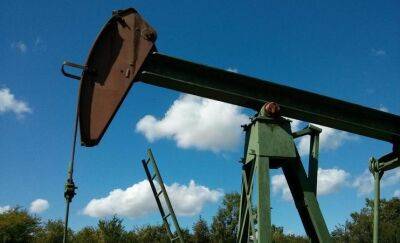 Эдвард Мойя - Цены на нефть снижаются перед встречей ОПЕК+ - minfin.com.ua - Россия - Китай - США - state Texas - Украина - Саудовская Аравия - Reuters