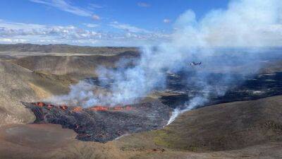 Возле столицы Исландии снова извергается вулкан: видео - unn.com.ua - Украина - Киев - Исландия - Рейкьявик