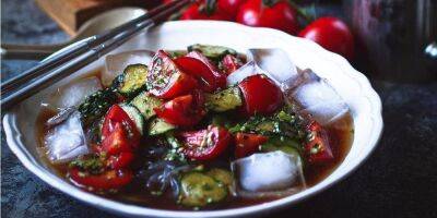 Идеальный для жарких дней. Рецепт холодного азиатского супа с лапшой и томатами - nv.ua - Украина - Facebook
