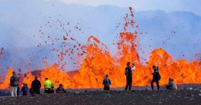 Бесстрашные жители Исландии вплотную сняли на видео извержение вулкана Фаградальсфьядль - focus.ua - Украина - Исландия - Рейкьявик