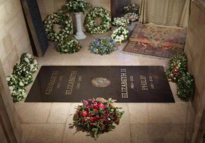 Елизавета II - Дворец опубликовал первое фото надгробной плиты на могиле Елизаветы II - obzor.lt - Дворец