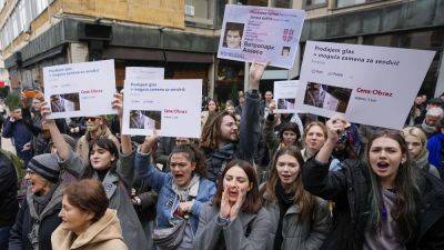 "Пусь мир узнает". В Сербии продолжаются протесты