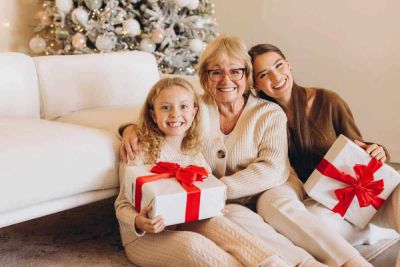 Случайный гость на Рождество прожил в семье полвека