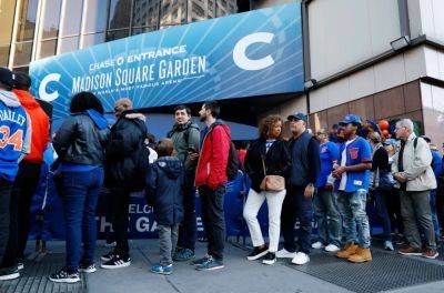 Охрана ​Madison Square Garden выгнала посетителя с концерта: видеокамеры определили его как критика главы компании