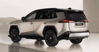 Новый Toyota RAV4 предупреждает об опасностях на перекрестках и быстро приближающихся сзади автомобилях на шоссе
