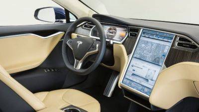 Tesla интегрировала нового голосового помощника на базе ИИ в электромобили для китайского рынка