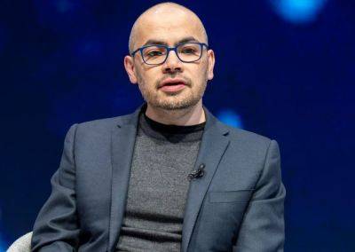 Демис Хассабис призвал ИИ-компании не повторять ошибок соцсетей