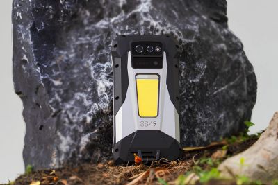 Смартфон Tank X с повербанком, фонарём и проектором - chudo.tech - Новости