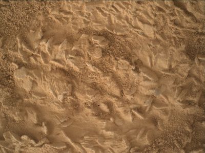Curiosity Rover Prepares to Drill into Martian “Nazca” for Crystal Clues